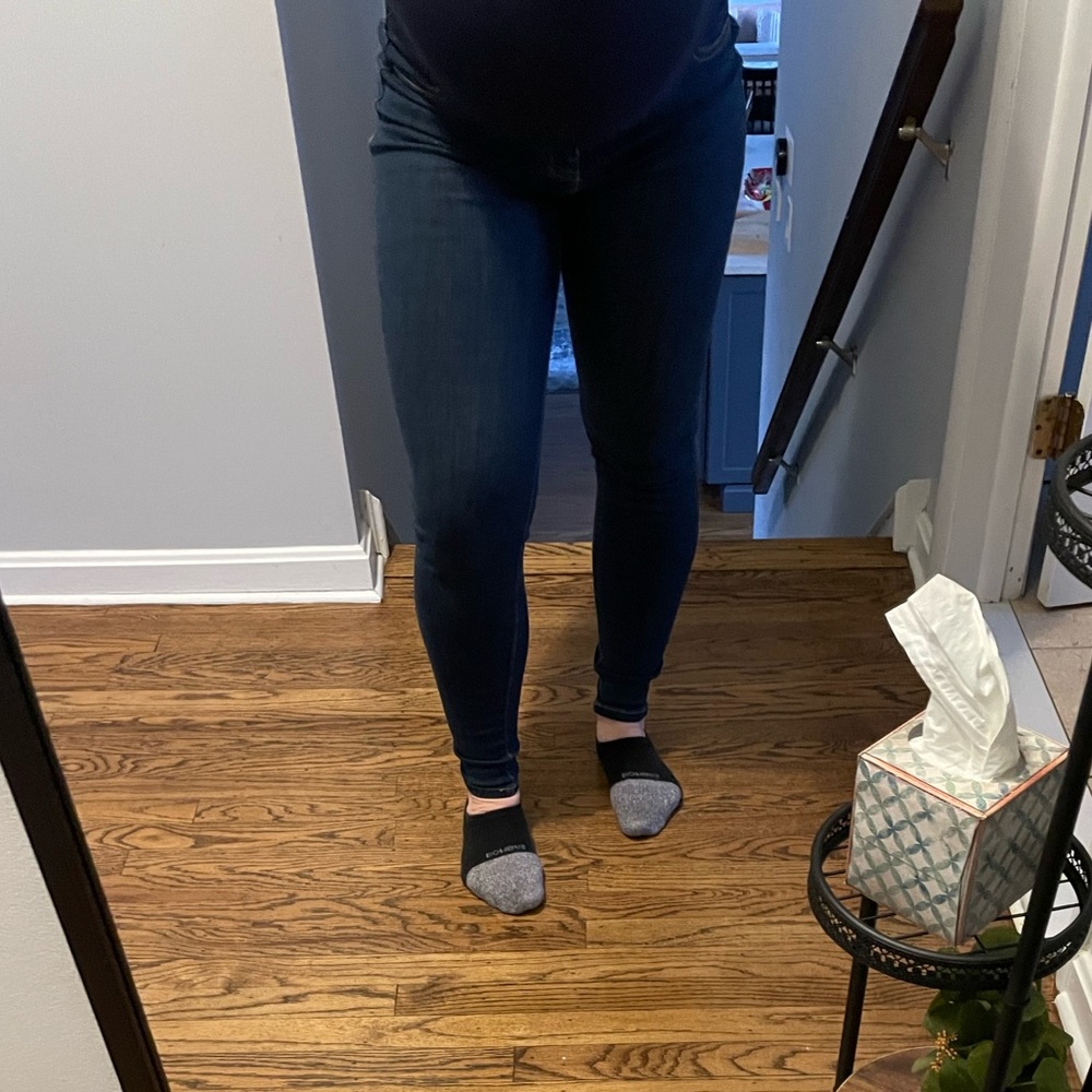 Skinny maternity jeans. Size 27.
